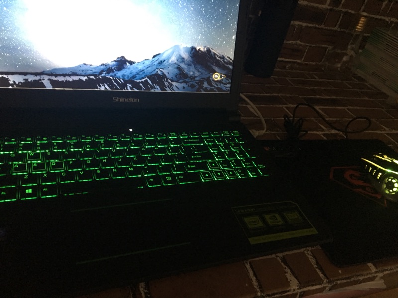 绿色的炫龙毒刺外观有点小清新，965m显卡性能好不错