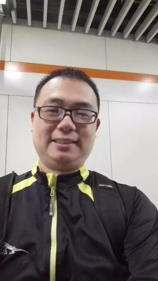 大爷坚持健身十年练就一身腱子肉,30岁中年大叔健身逆袭成小鲜肉