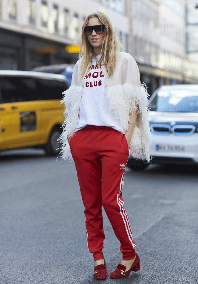 这条礼仪小姐的“迎宾带”,竟然被日日、袁姗姗……抢披上身!