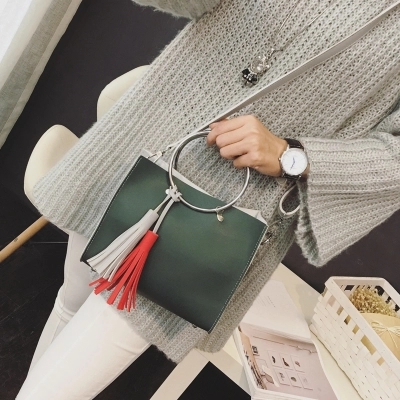 推荐一款时尚百搭的女包给大家 (怎样买既时尚又百搭的女包)