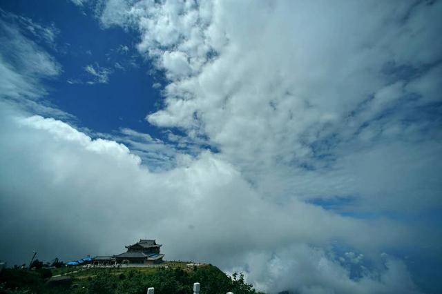 峨眉山金顶云海日出真是人间胜景,峨眉山金顶云海风景视频