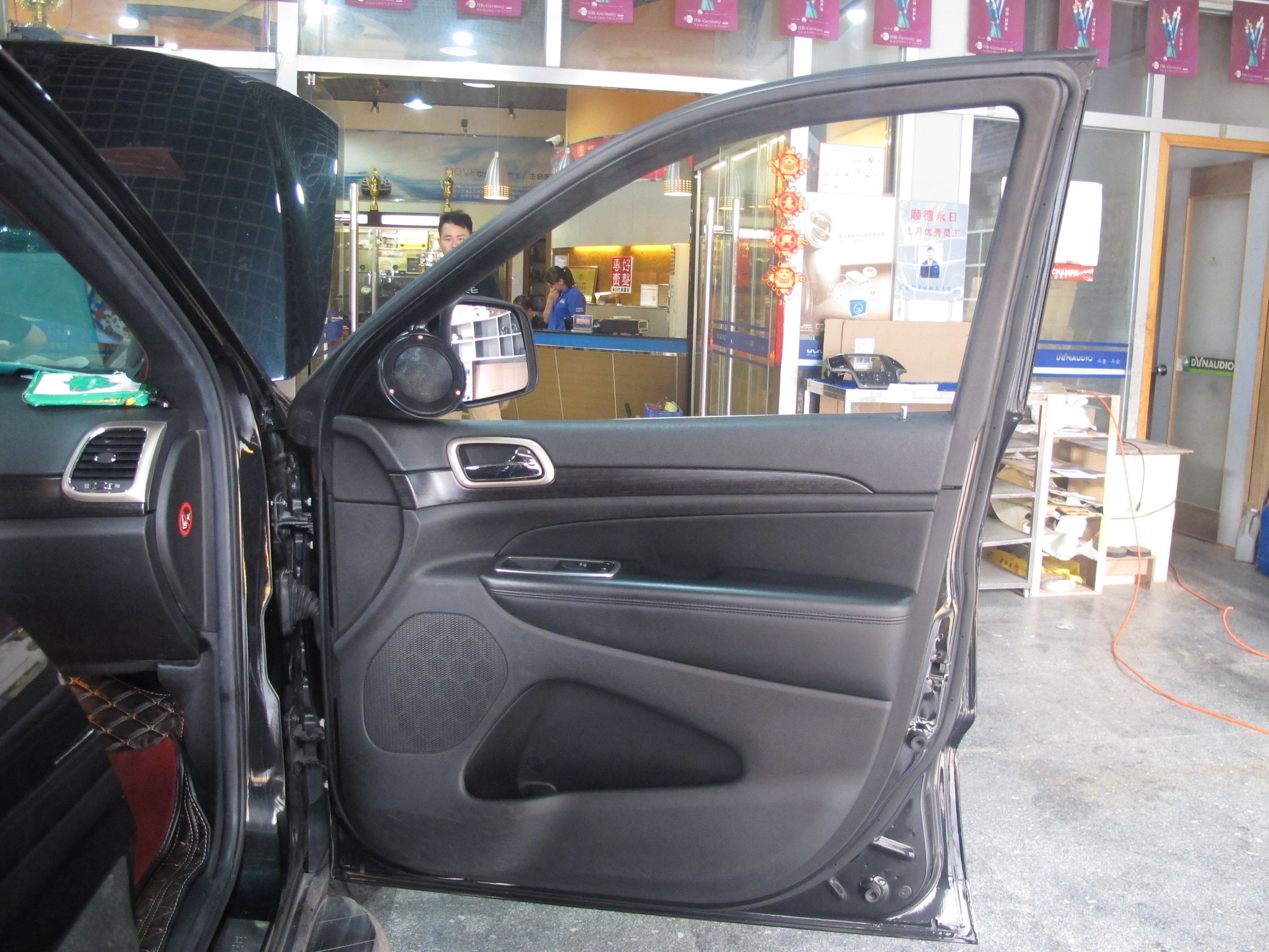 大切诺基升级丹麦丹拿342三分频，鼎沸之音，还原最真实的声音