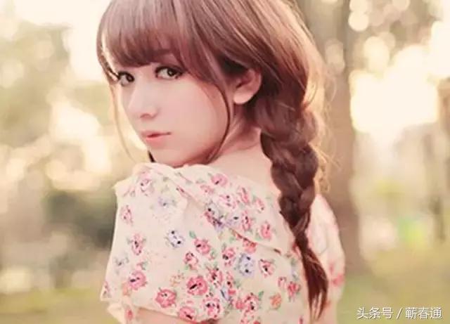 小儿子嫌父亲穷困无知当面辱骂，反被哥哥打脸，干得漂亮！