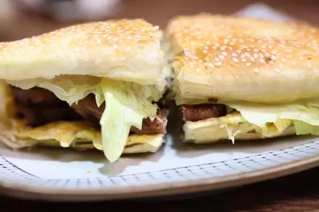 当过LV旁边的网红店总厨，这个做了30年油条的老头还不服老！