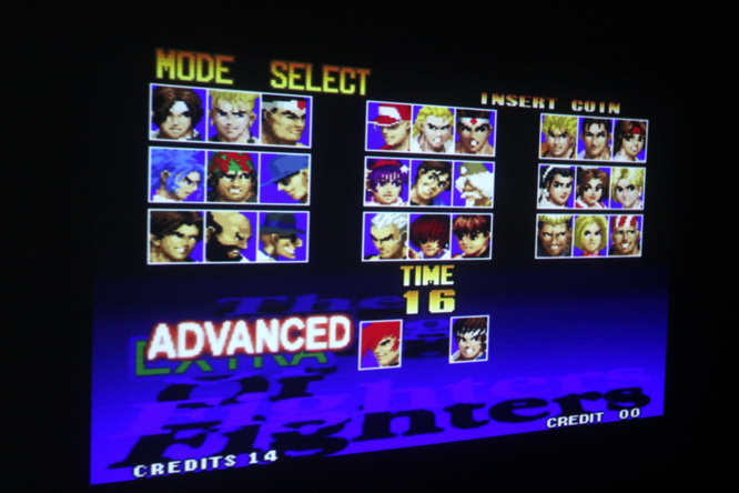 大屏幕+游戏手柄，神画投影电视成办公室新宠