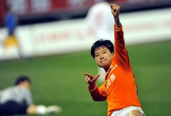 绿茵场动作视频,绿茵场上的庆祝桑巴舞蹈