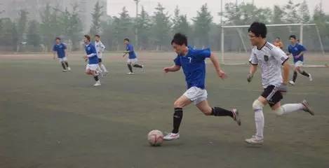 足球多少钱算好,足球一年花费多少