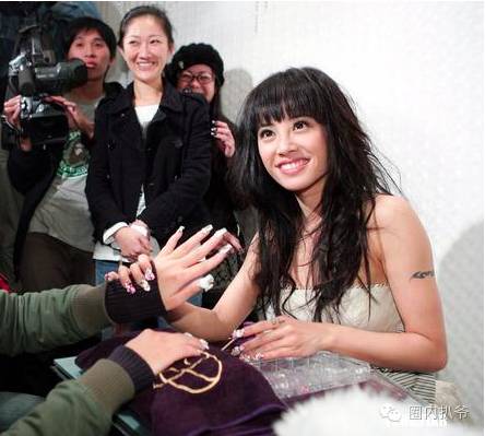 旋转跳跃我做蛋糕，英国拿金奖我做蛋糕！厉害了Word蔡依林！