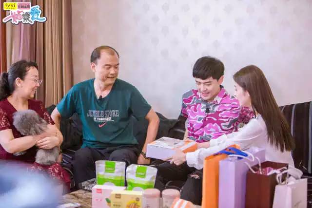 付辛博颖儿接机,付辛博和颖儿回颖儿家见父母