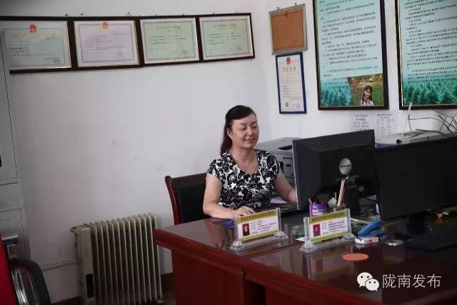 脱贫攻坚战上的巾帼担当,脱贫路上展现巾帼风采