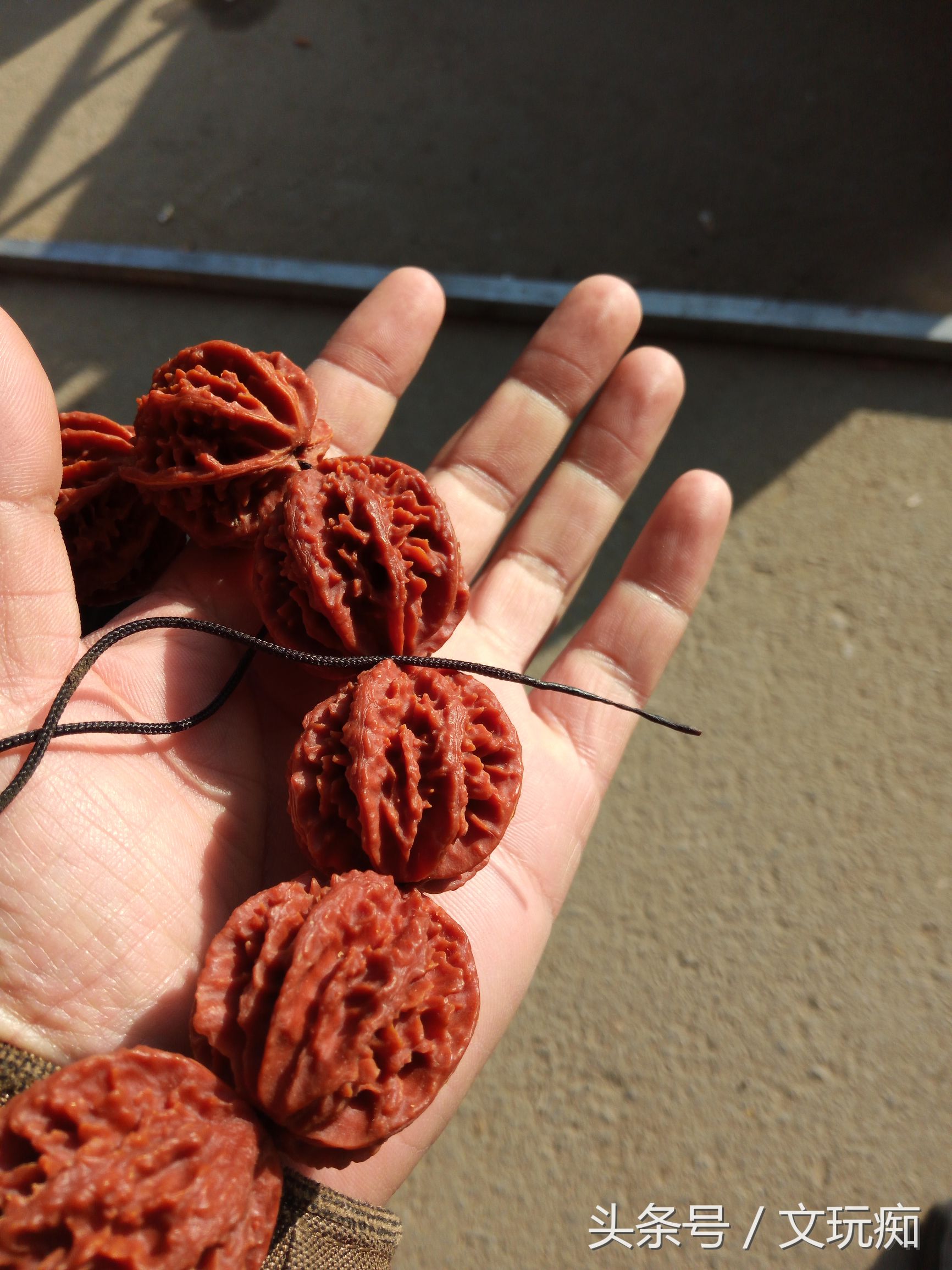 文玩核桃蛤蟆头手串,文玩市场淘核桃手串