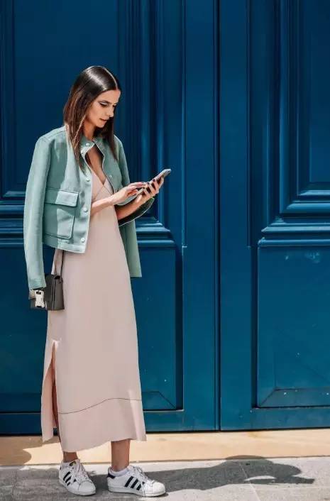 2020年流行色太蓝了附配色表,时尚配色什么颜色好看