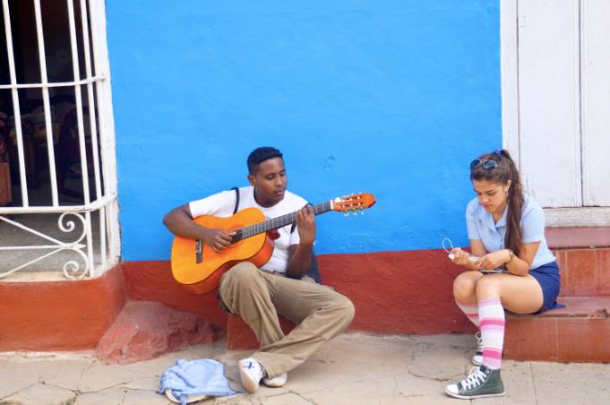 在古巴,1个人1个月只能有5个鸡蛋