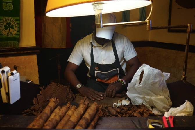 在古巴,1个人1个月只能有5个鸡蛋