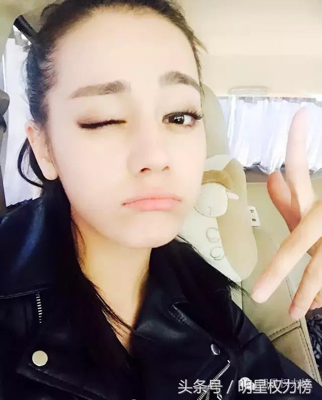 明星自拍除了卖萌还会搞怪！鹿晗TFBOYS教你自拍的正确姿势