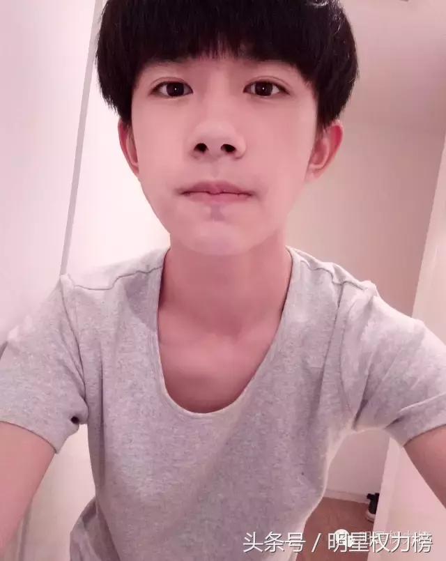 明星自拍除了卖萌还会搞怪！鹿晗TFBOYS教你自拍的正确姿势