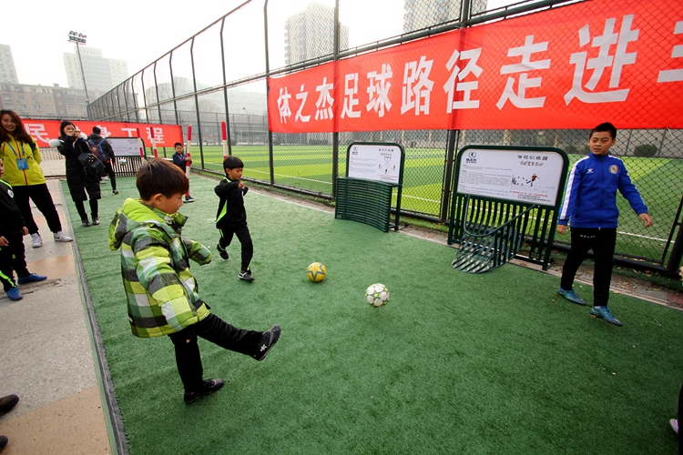 瀛﹁冻鐞冪殑璺笂,鍦ㄥ瀛︿範韪㈢悆