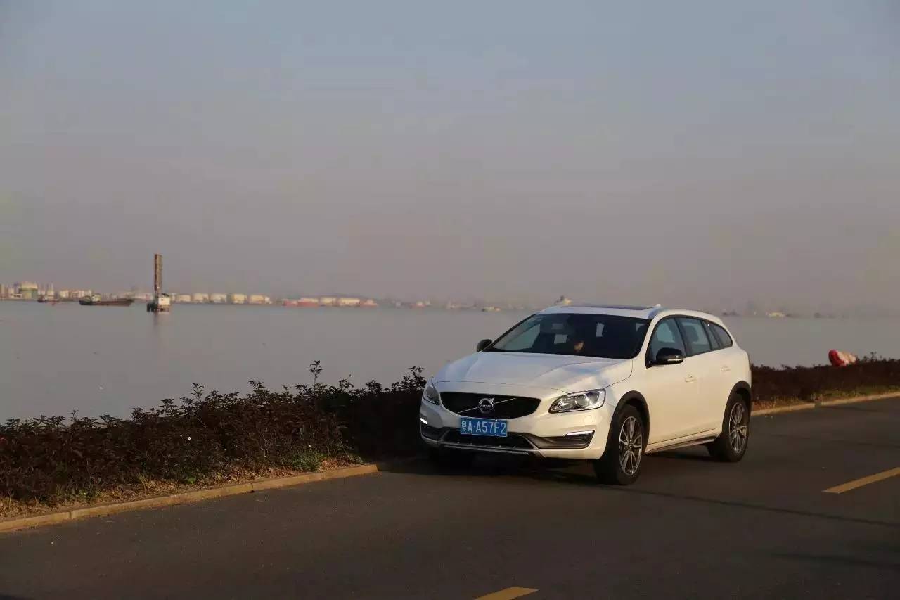 进口沃尔沃v60新款试驾,沃尔沃v60深度试驾