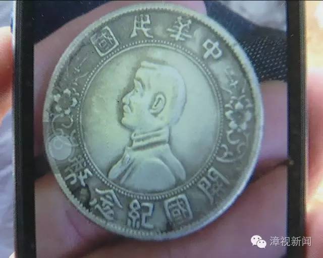 土里面挖出来的古钱币能售卖吗,一村民挖到古钱币专家出千万回收