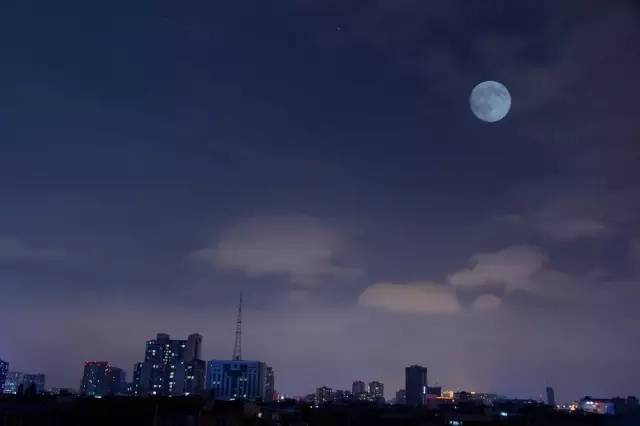今晚成都市能看见超级月亮吗,成都可以看超级月亮