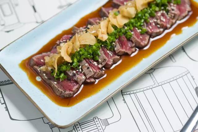 拔草！隐藏在新天地的防空洞酒吧、冠军面包舖、李宗盛阿信的咖啡厅！一天绝不够！