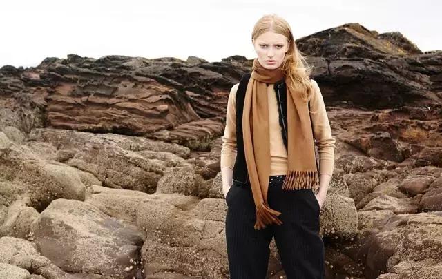 杨幂同款蓝色围巾,杨幂最新同款围巾