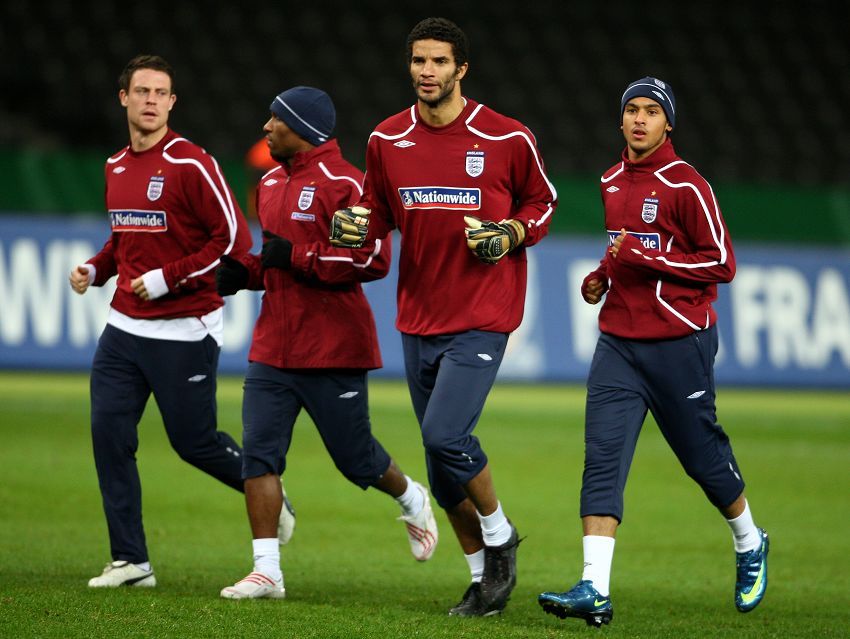 冬天踢球热身多久,冬季踢球好处多但这几点要牢记