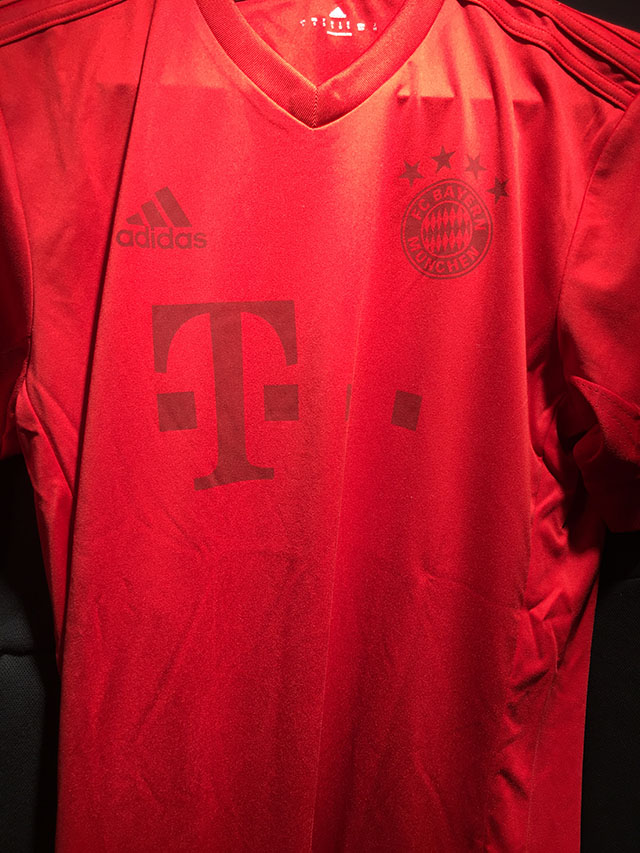 阿迪最新皇马球衣,阿迪达斯拜仁复古球衣