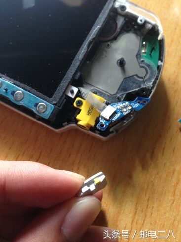 psp不开机维修视频,psp开机失灵待机没问题