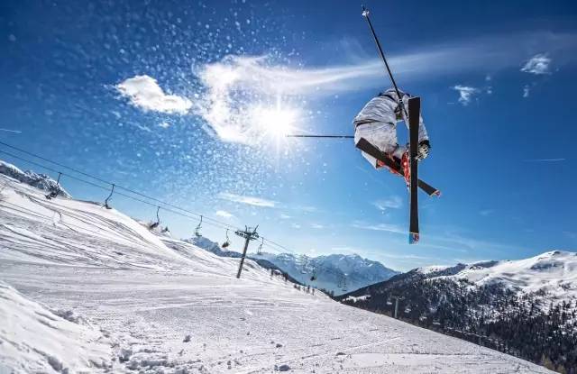 这才是雪天正确的打开方式,这才是下雪天滑雪的正确打开方式