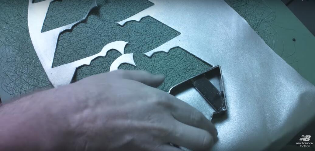 一双球鞋制作全过程,定制球鞋生产全过程