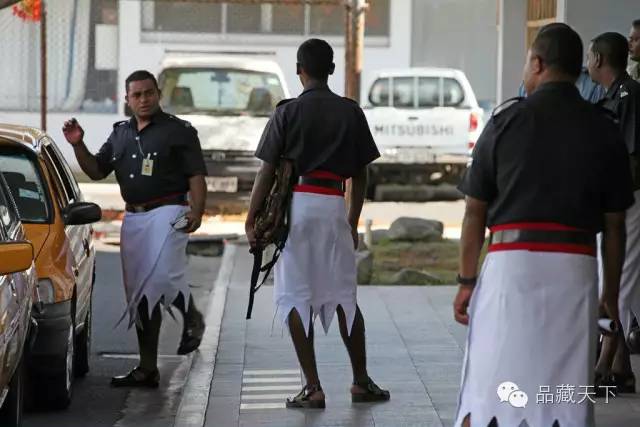 男人穿裙子也可以很美,男人穿裙子是不是好看