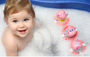 新生儿洗澡耳朵里进水了怎么办,洗澡耳朵进水耳朵发闷怎么处理
