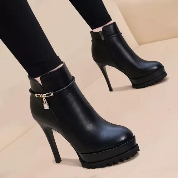 秋冬时尚英伦风短靴卡美多,秋冬儿童时尚短靴