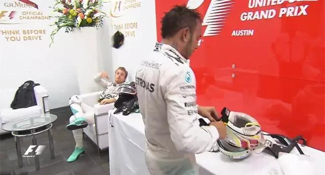 活久见｜斗了二十年的老队友，“将往事留在风中”