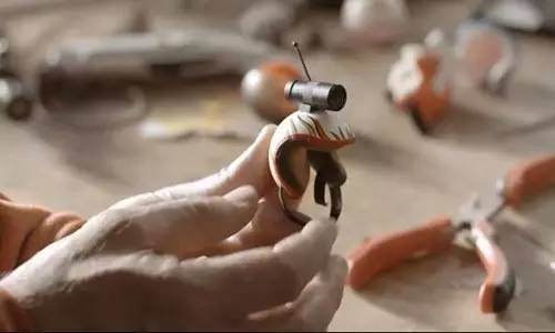 作为摄影师的“鸡”，你必须扛得起相机、拍得了防抖视频！