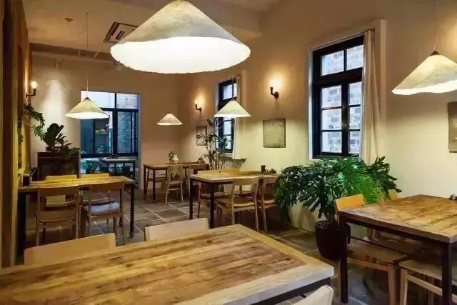 胡守连的“花迹酒店”