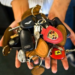 再牛也得低头被“平民”厂商收购的豪华品牌