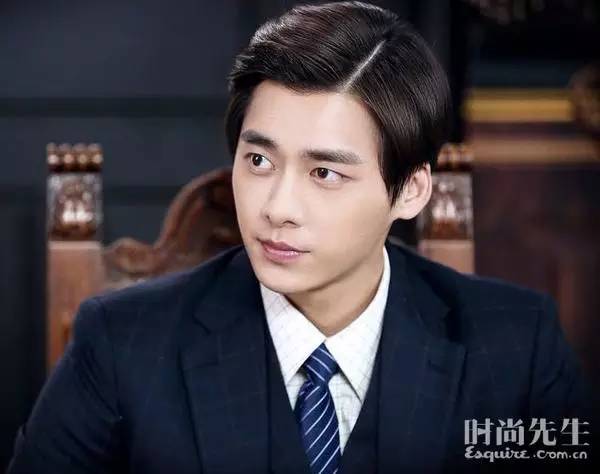 领带和西服应该怎么搭配,领带是和西服搭还是衬衫搭