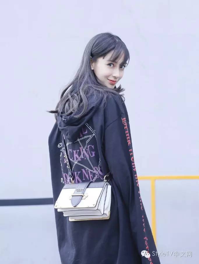 百搭卫衣穿出彩，一点都不难！