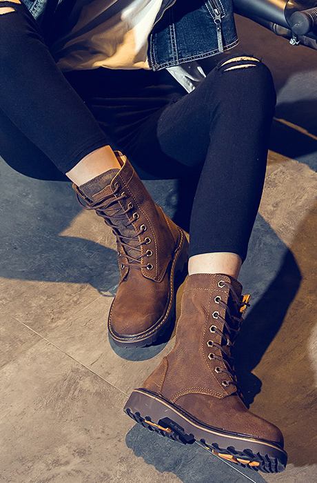 百搭神器短靴不管是出街还是约会都能轻松搞定很有范儿哦!