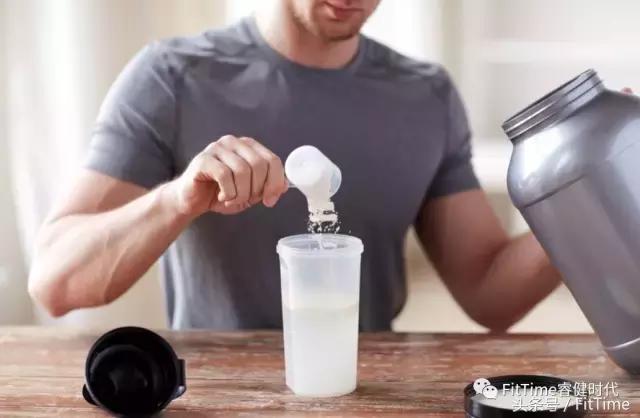 练肌肉不补充蛋白质会怎么样 (健身练肌肉后如何补充蛋白质)