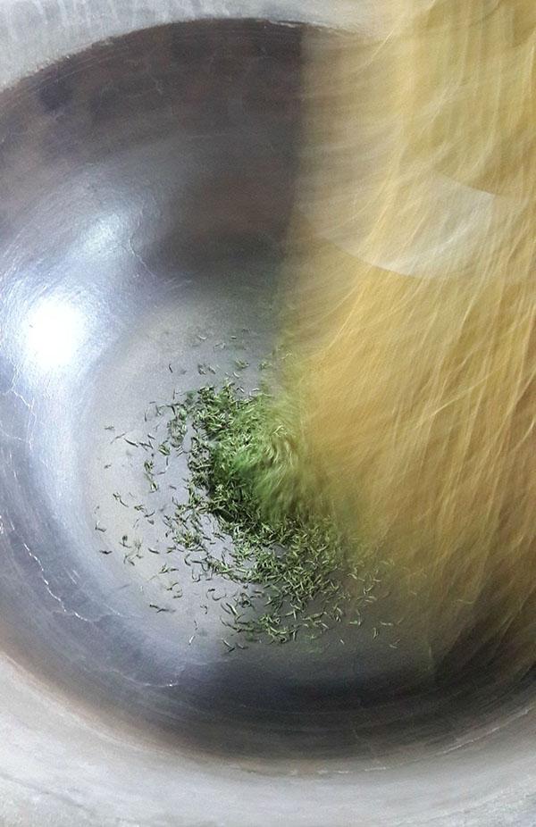 信阳毛尖制作全过程图,信阳毛尖的制作过程