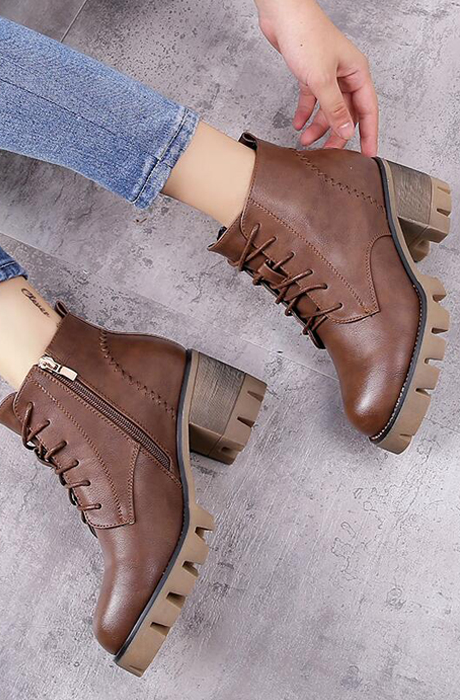 百搭神器短靴不管是出街还是约会都能轻松搞定很有范儿哦!