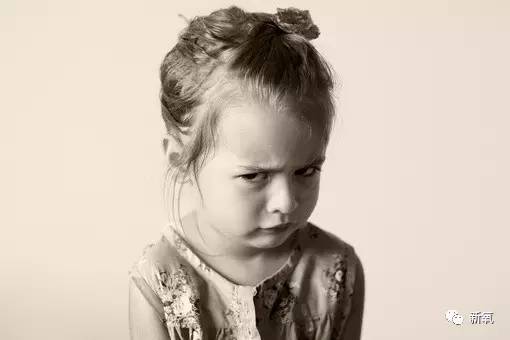 瞒着家人做了美瞳线,做美瞳线为什么会引起角膜炎