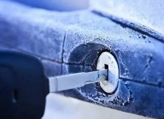 车窗结冰怎么办小妙招,解决车窗结冰的5个妙招