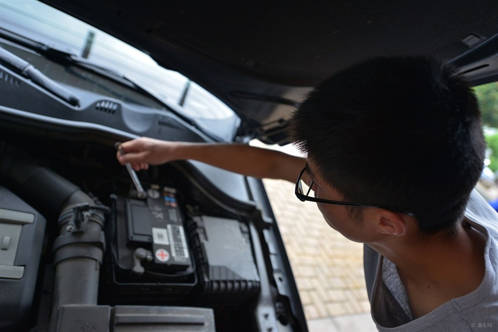 蓄电池没电几次就该换了,蓄电池没电了就必须更换吗
