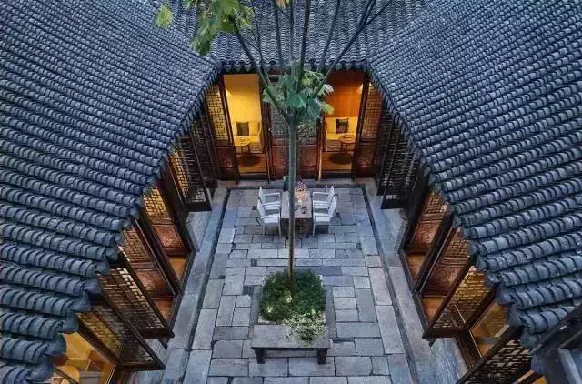 胡守连的“花迹酒店”