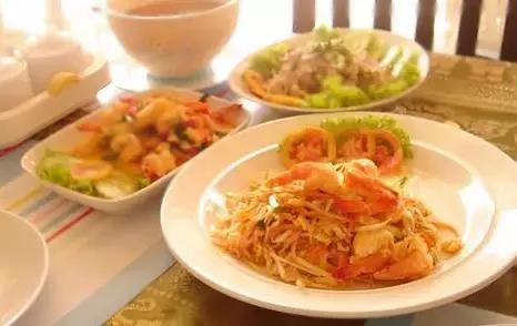 普吉岛最好吃的街头肉,普吉岛7-11必买美食