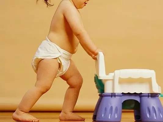 孩子太早站会o型腿吗,宝宝走路太早会对腿有影响吗